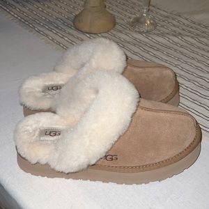 UGG DISQUETTE, NEW IN BOX